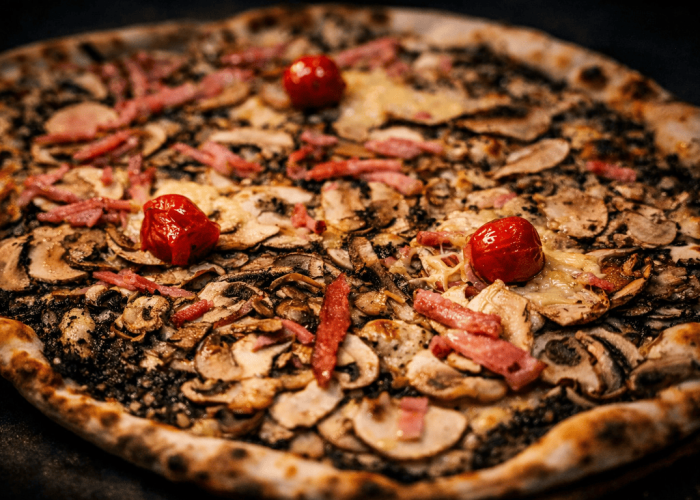 Pizza de trufa y setas de Il Capannone, restaurante italiano en Tarragona
